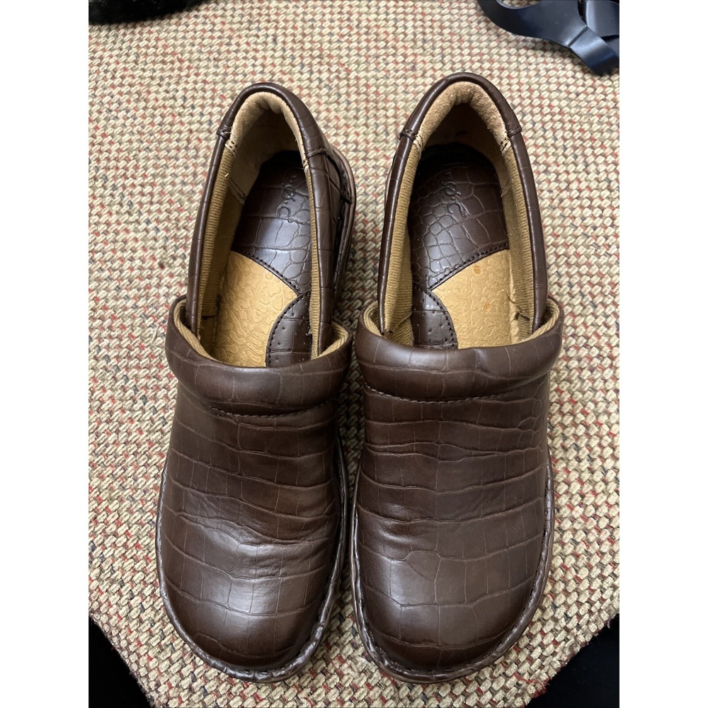b.o.c. Women's Peggy Clog / Size 9 Medium / Brown Croc Embossed Crocodile